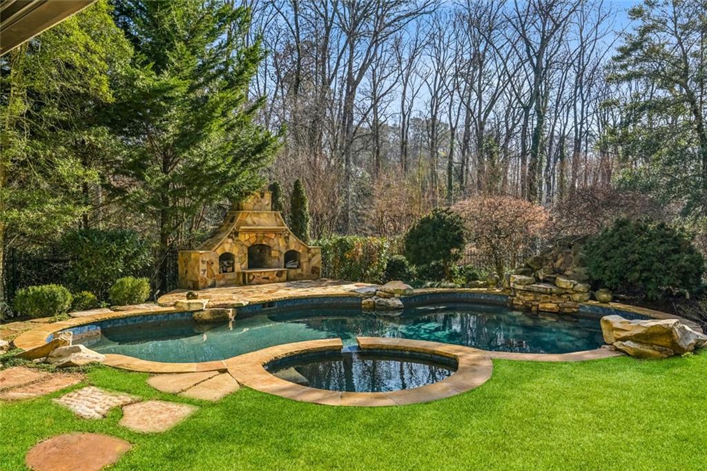 130 Blackland Road NW