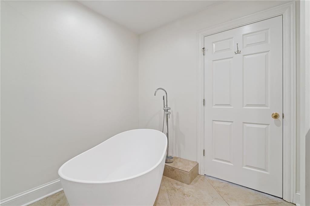 211 Colonial Homes Drive NW Unit 2106