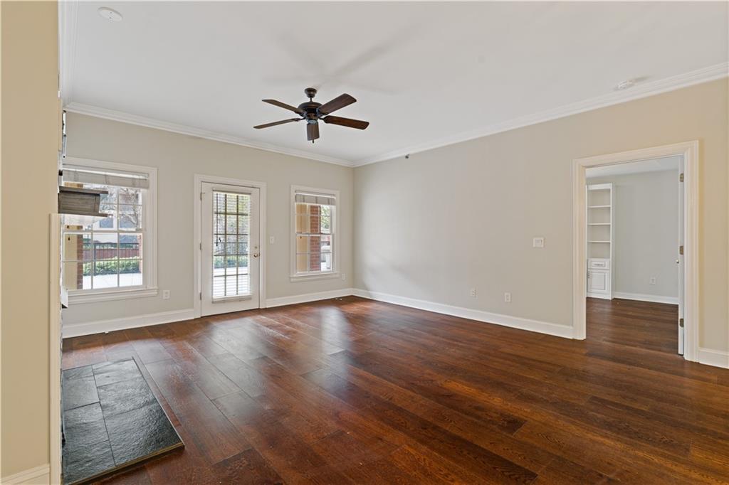 211 Colonial Homes Drive NW Unit 2106