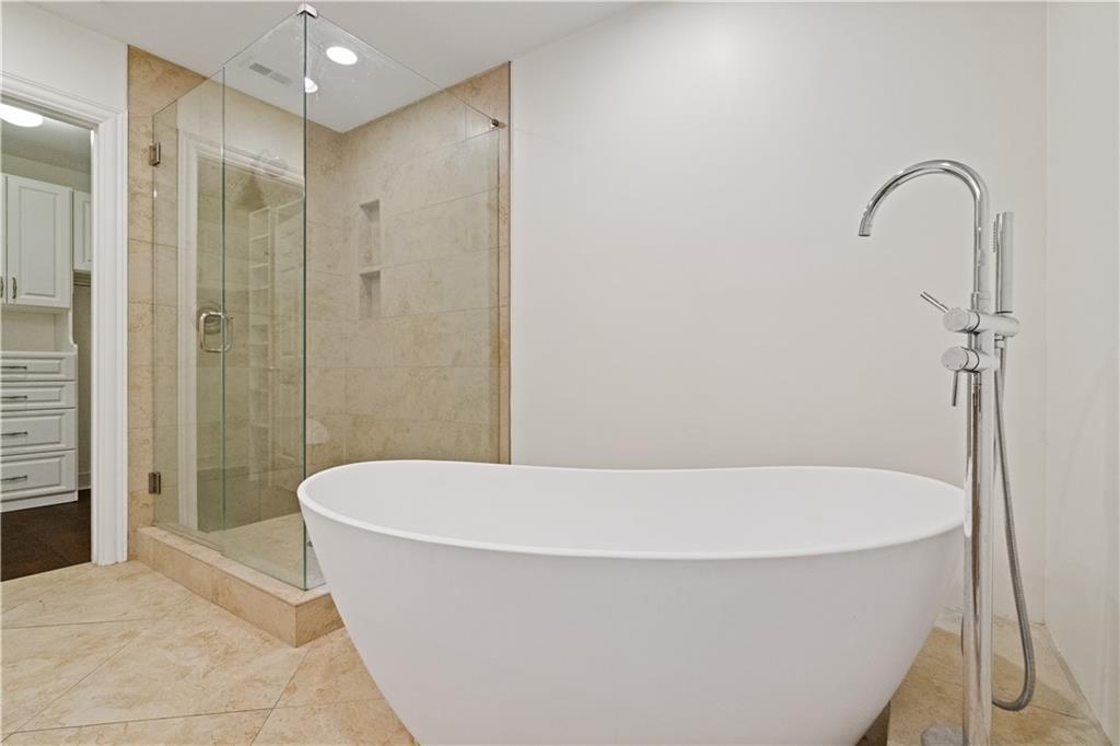 211 Colonial Homes Drive NW Unit 2106