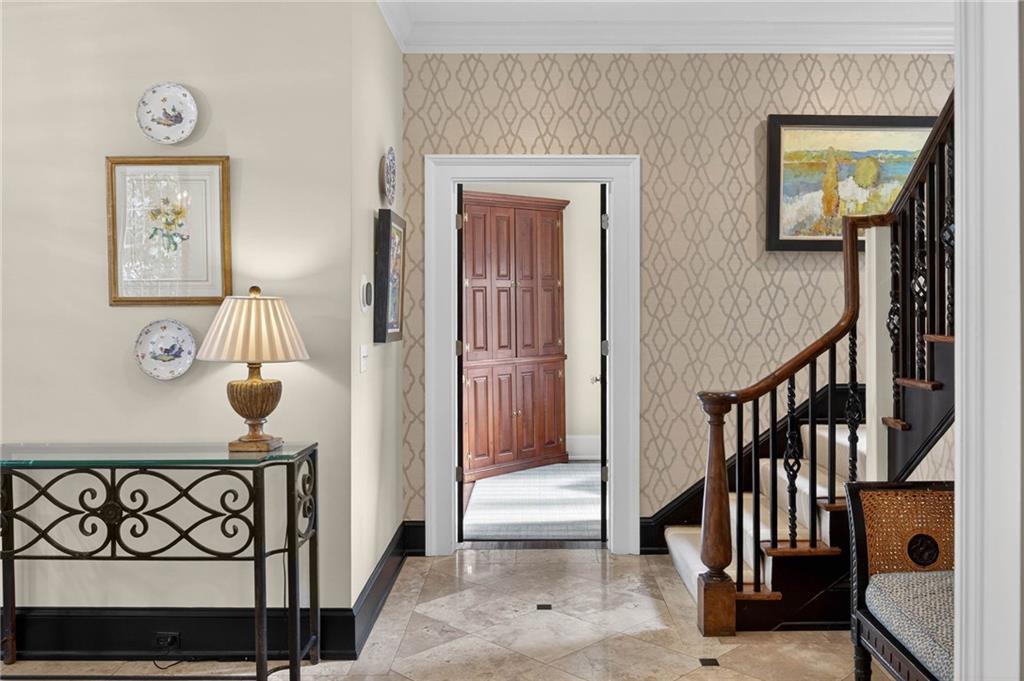 2552 Habersham Road NW