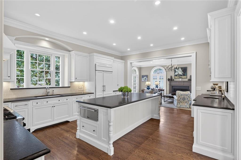 2552 Habersham Road NW