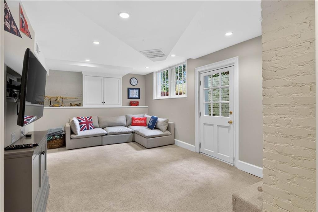 2552 Habersham Road NW