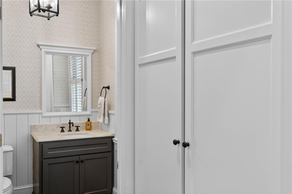 2552 Habersham Road NW