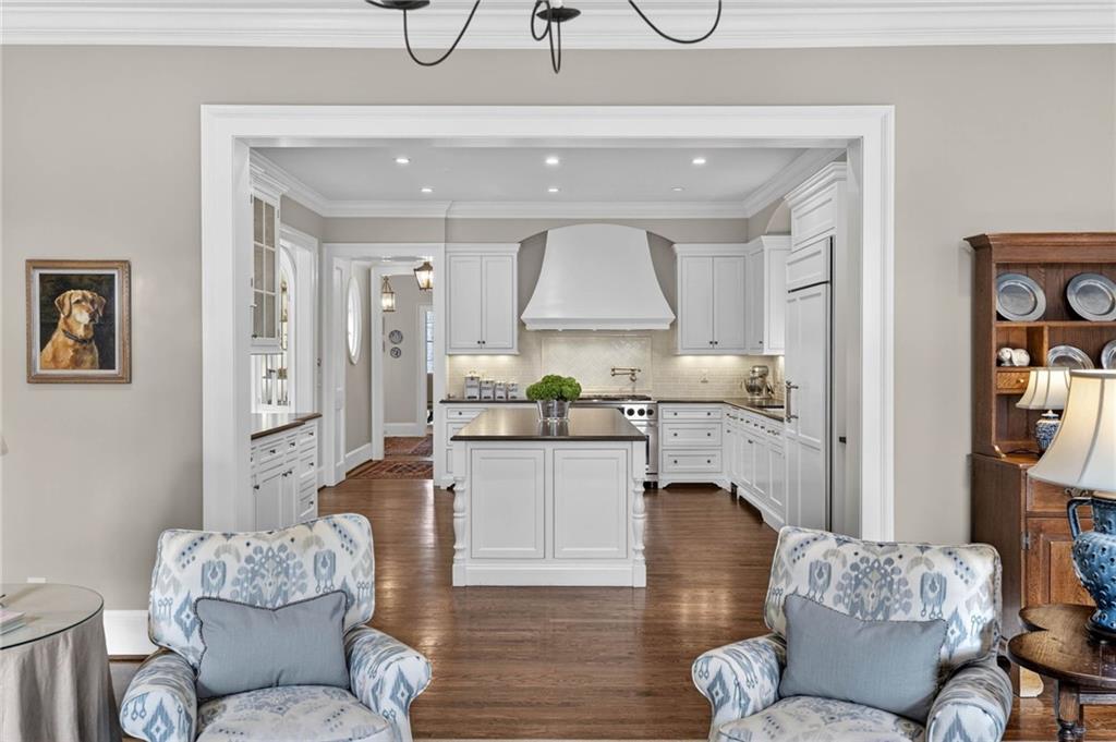 2552 Habersham Road NW