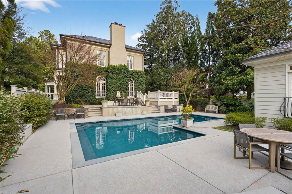 2552 Habersham Road NW