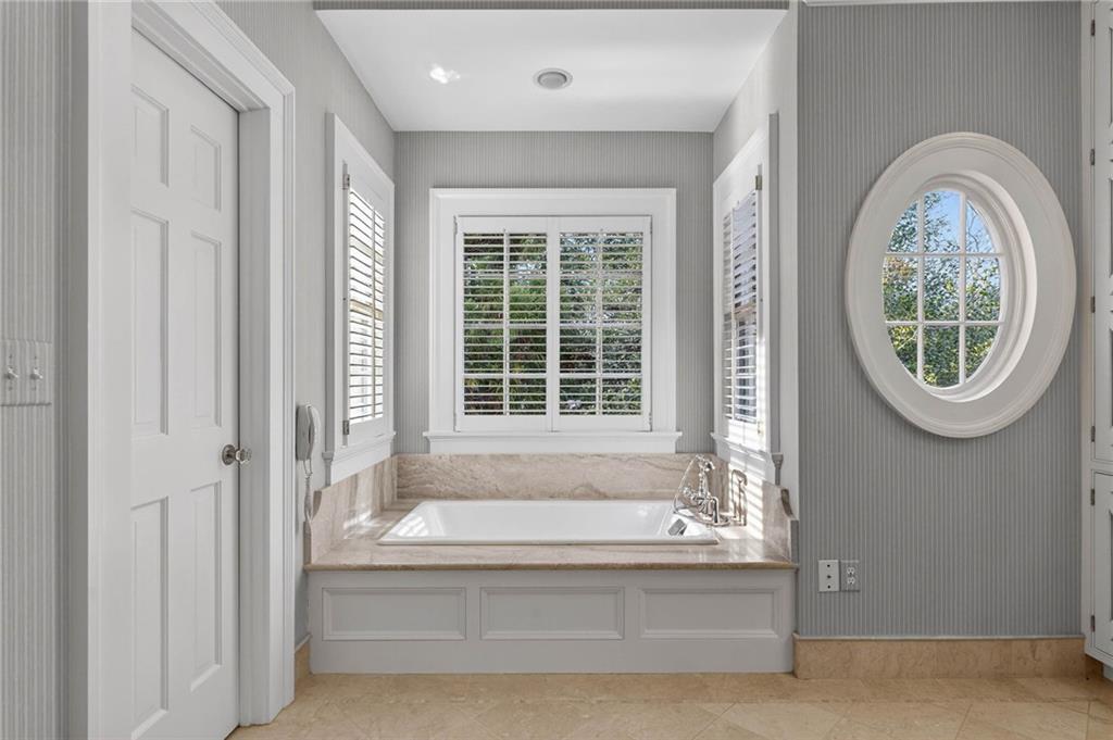 2552 Habersham Road NW