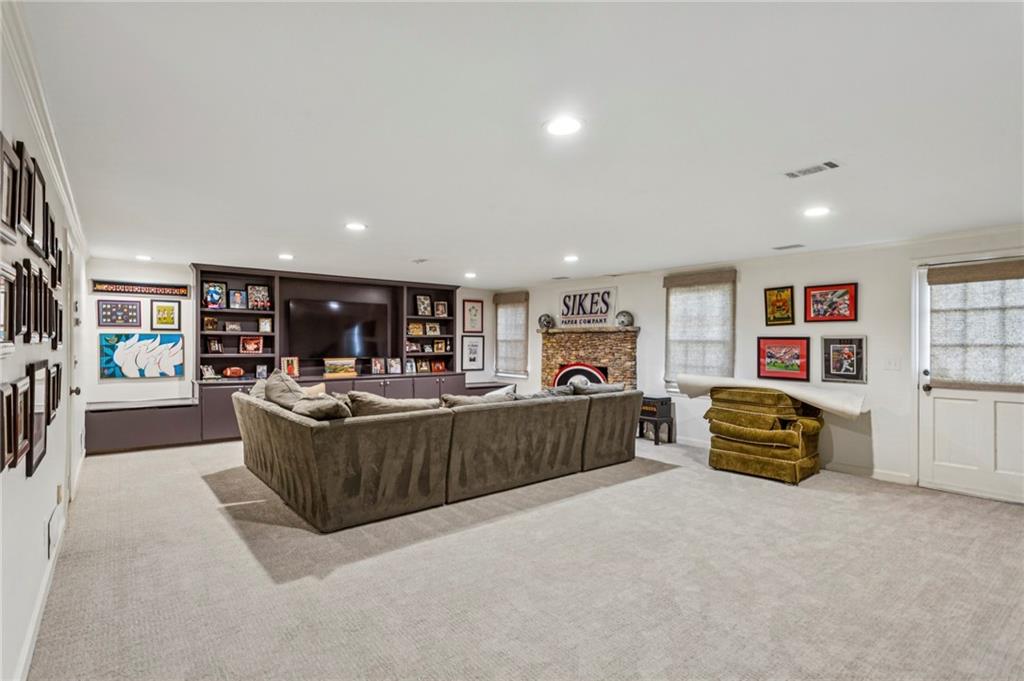 985 Club Commons Circle NE