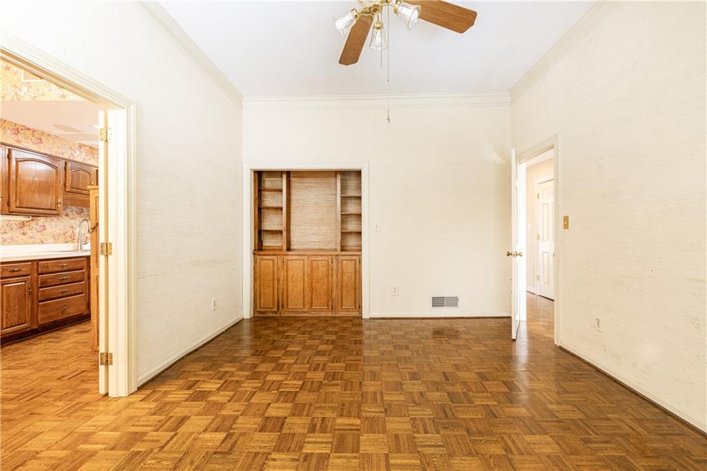 650 Moores Mill Road Square Unit 27