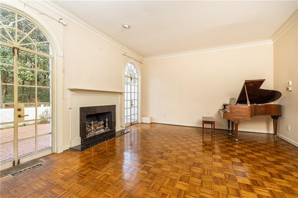 650 Moores Mill Road Square Unit 27