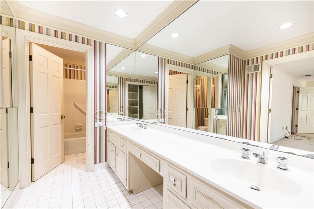 650 Moores Mill Road Square Unit 27