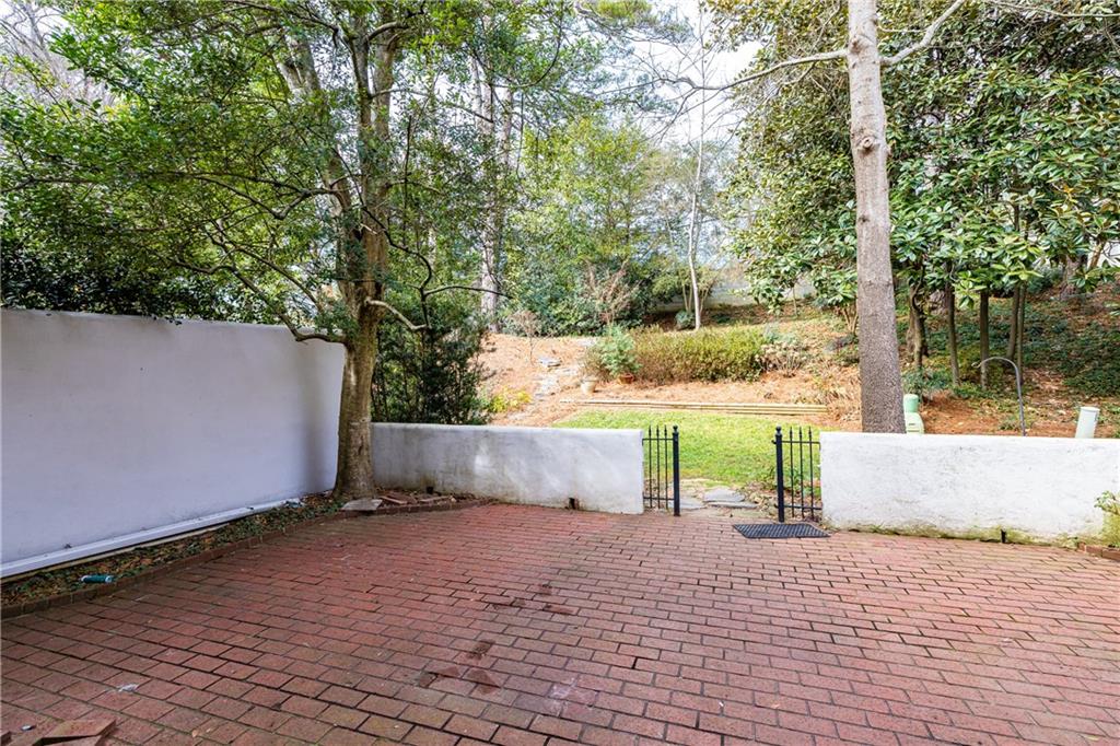 650 Moores Mill Road Square Unit 27