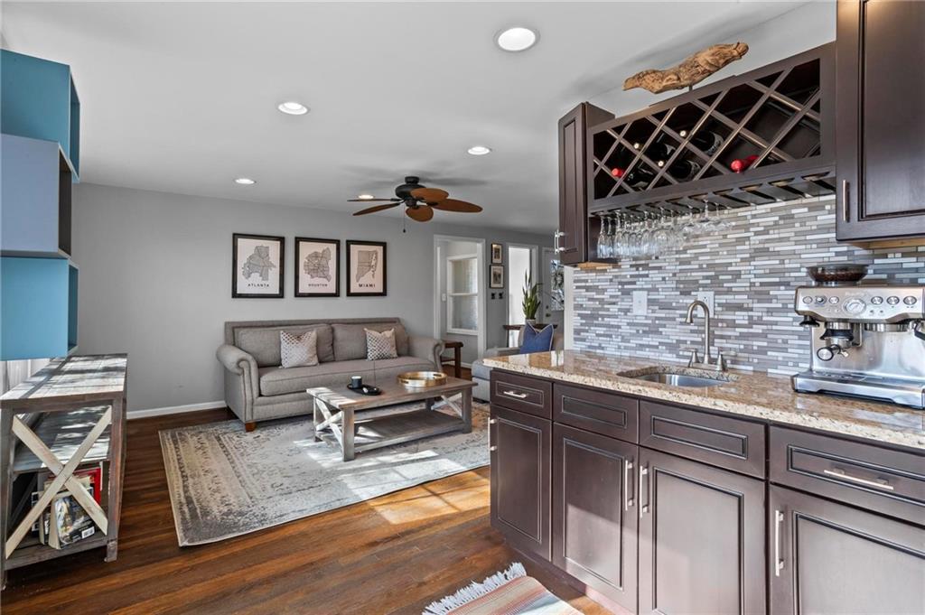 2102 Fairway Circle NE