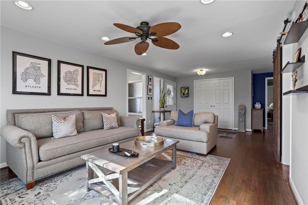 2102 Fairway Circle NE