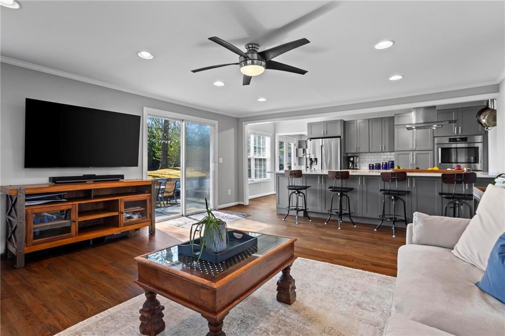 2102 Fairway Circle NE