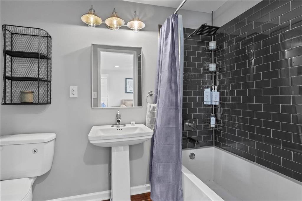 2102 Fairway Circle NE