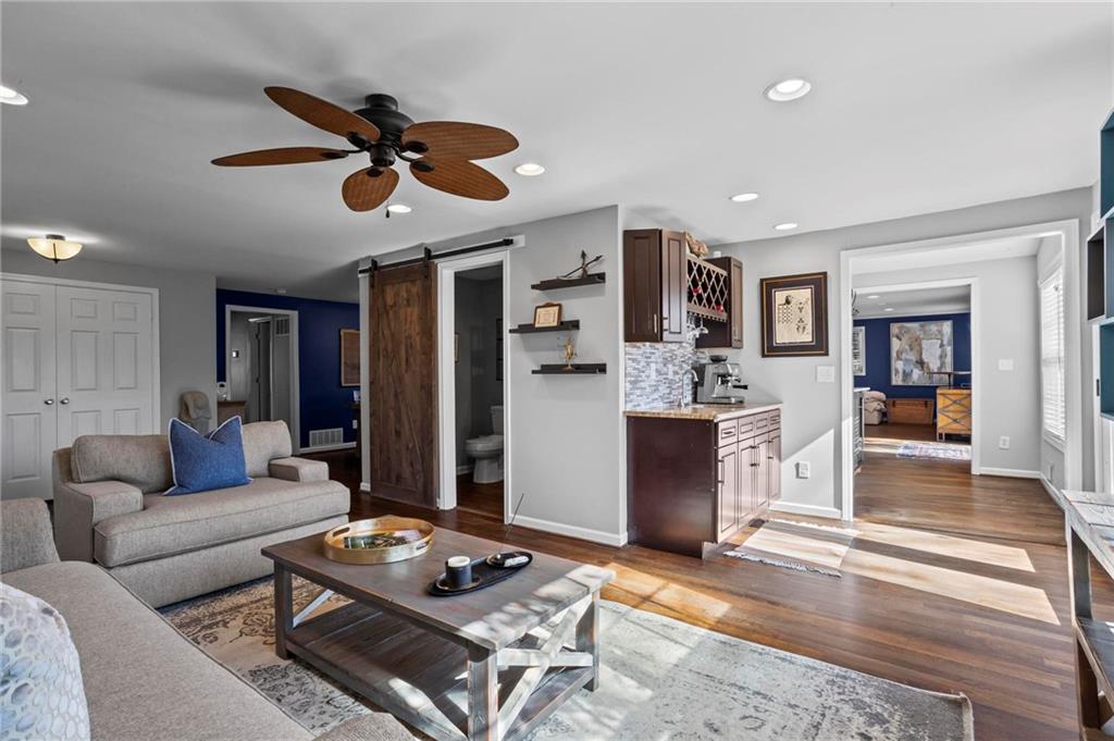 2102 Fairway Circle NE