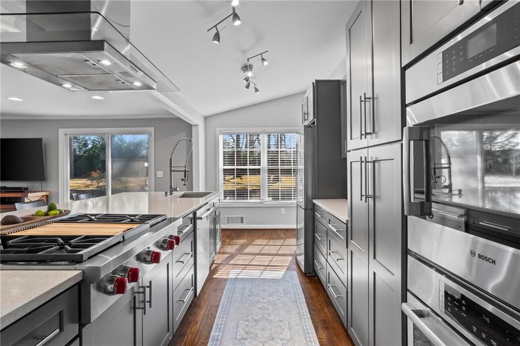 2102 Fairway Circle NE