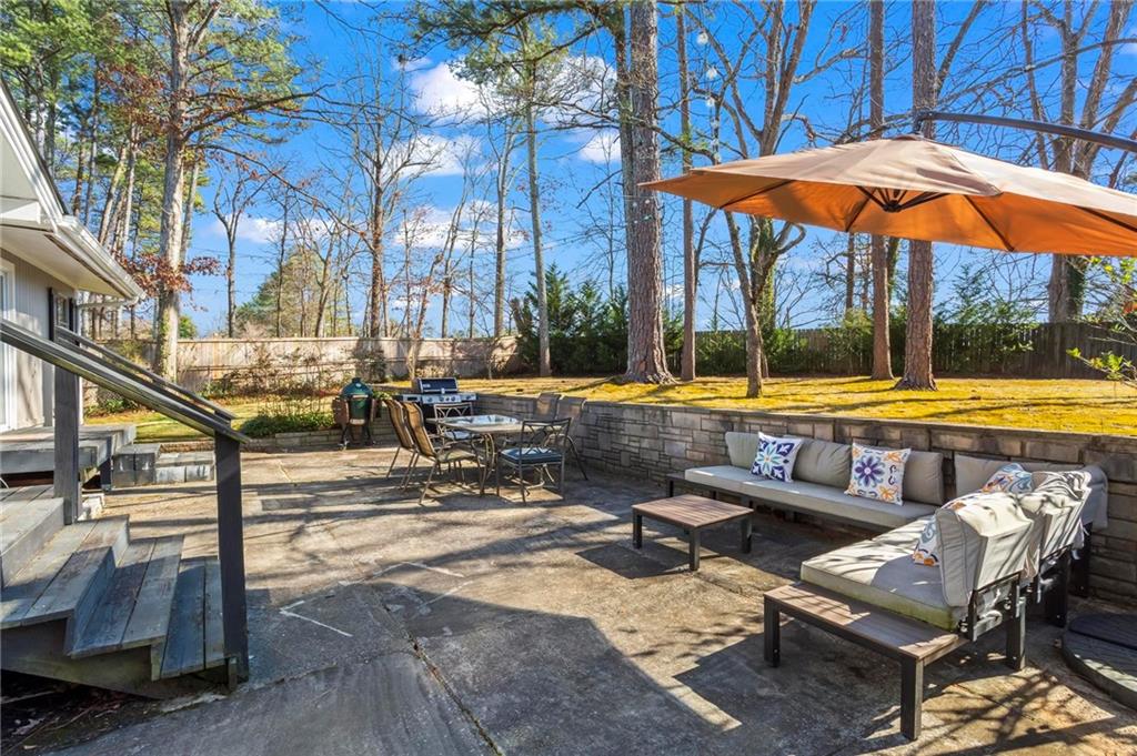 2102 Fairway Circle NE