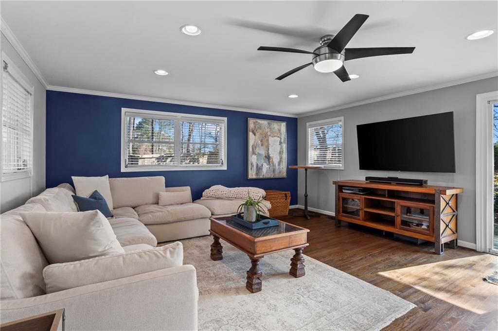 2102 Fairway Circle NE