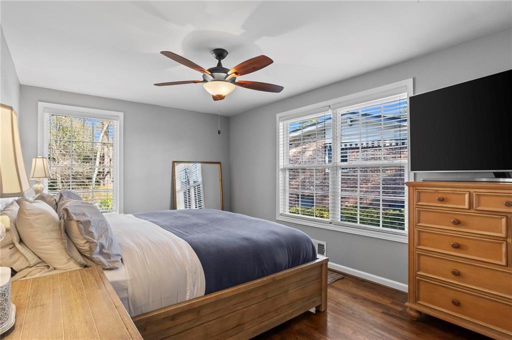 2102 Fairway Circle NE