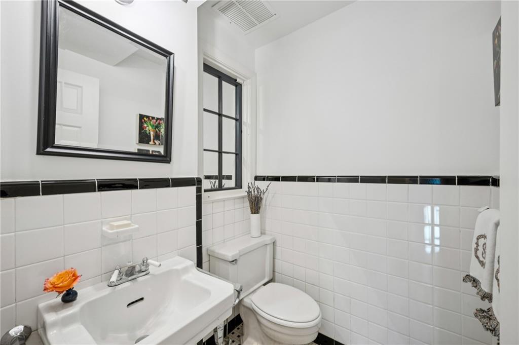 1838 Meredith Drive NW