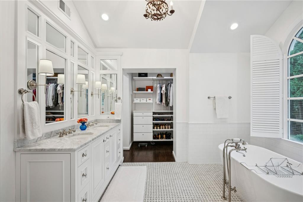 1838 Meredith Drive NW