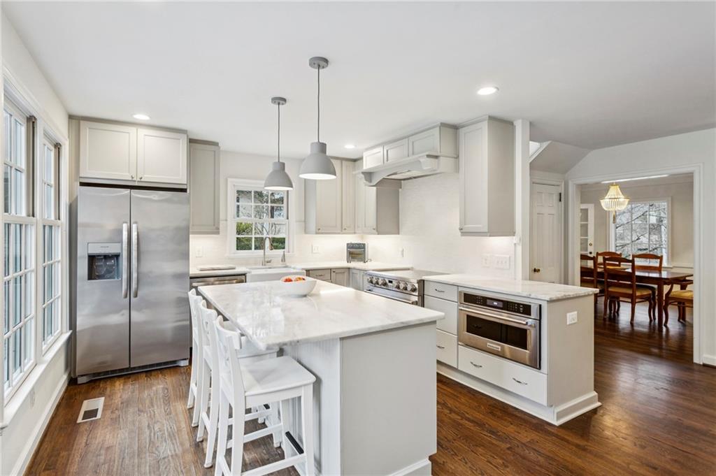 734 Woodley Drive NW