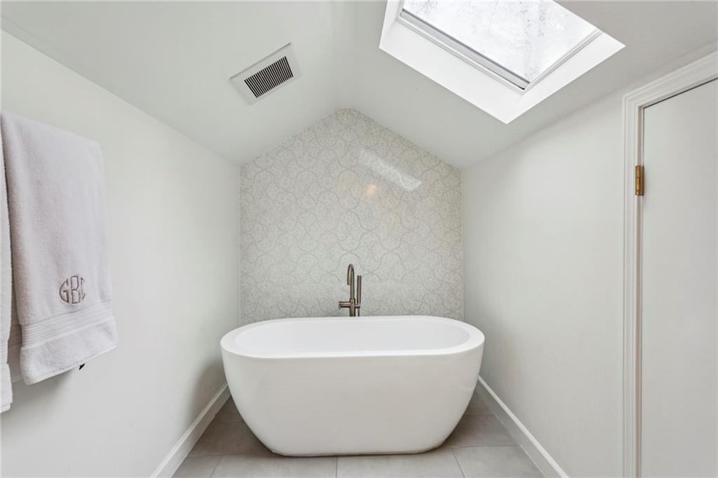 734 Woodley Drive NW