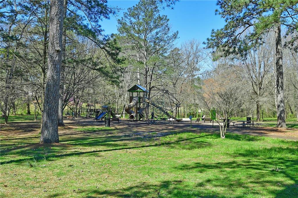 734 Woodley Drive NW