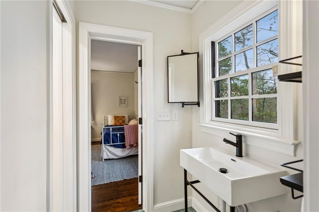 734 Woodley Drive NW