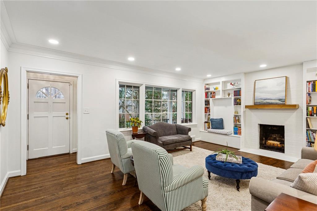 734 Woodley Drive NW