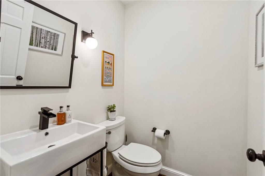 734 Woodley Drive NW