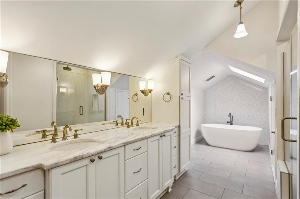 734 Woodley Drive NW