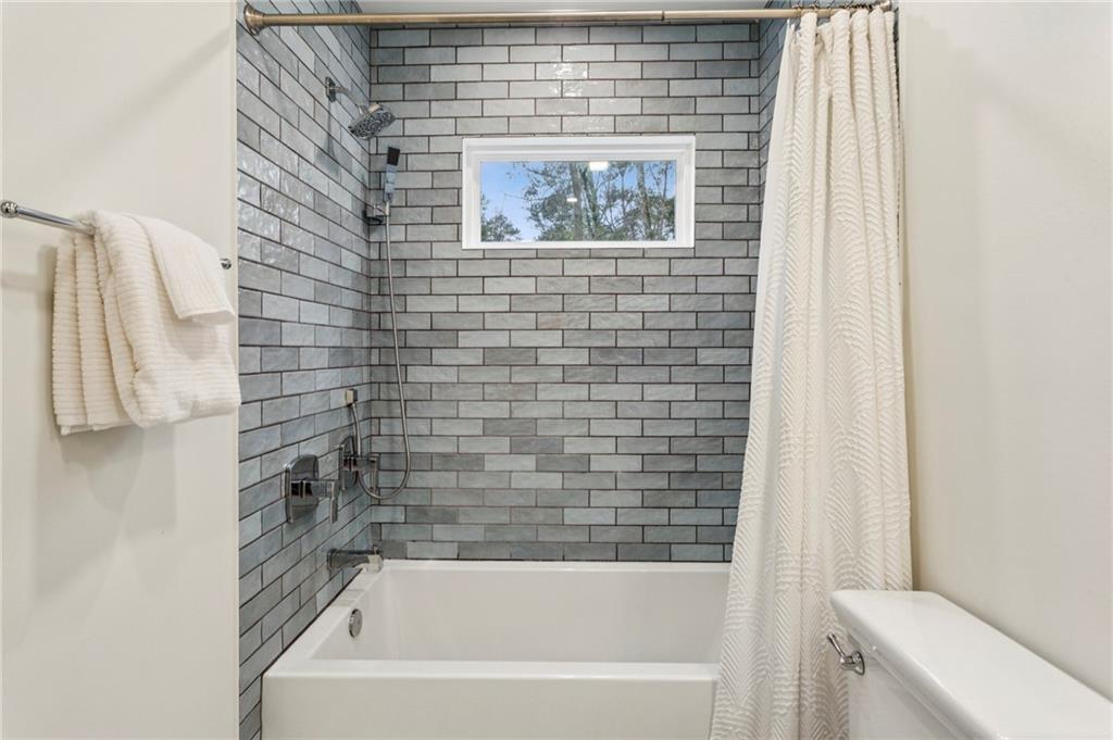 734 Woodley Drive NW