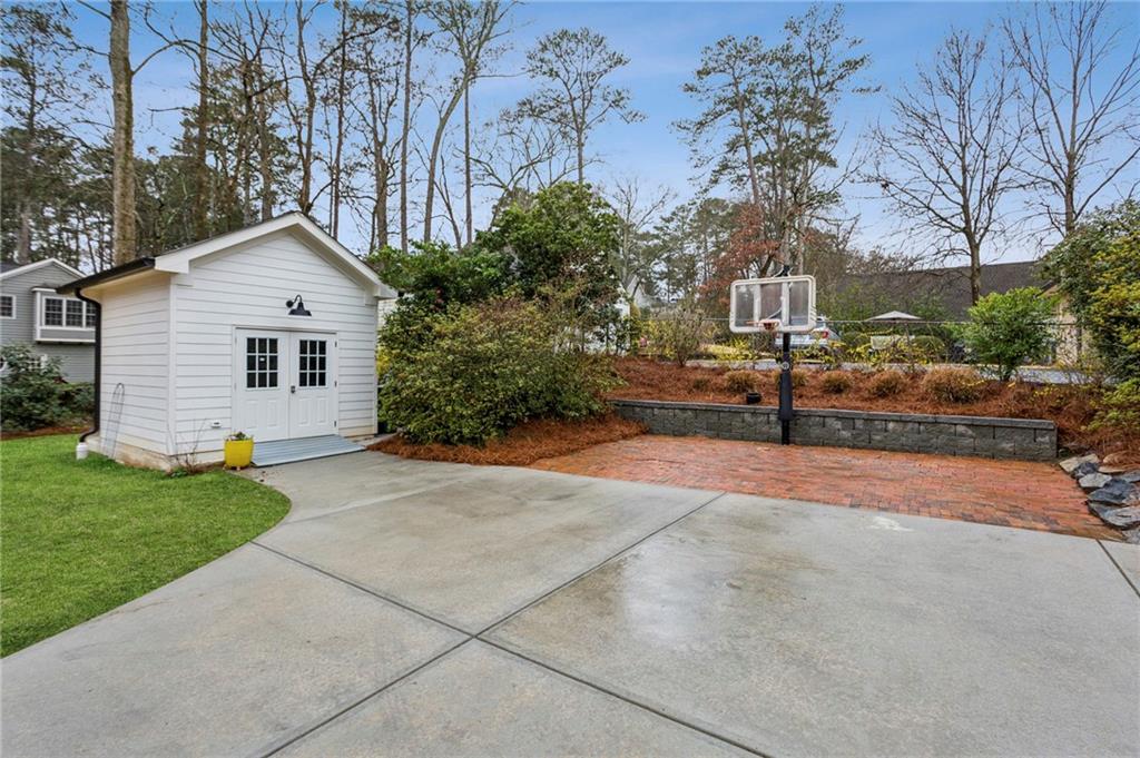 734 Woodley Drive NW