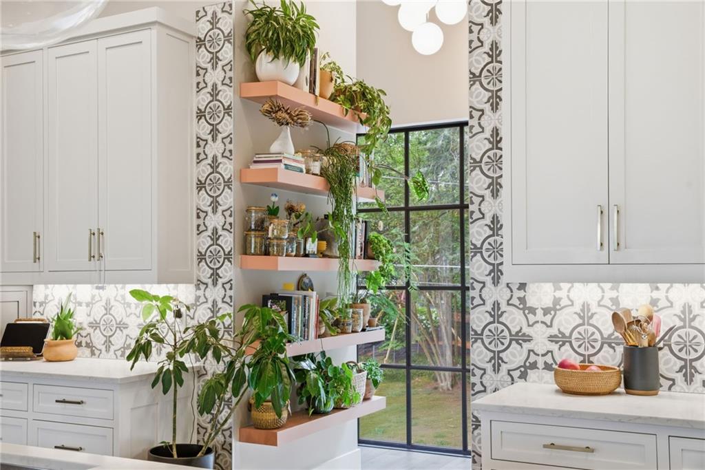 571 Overbrook Drive NW