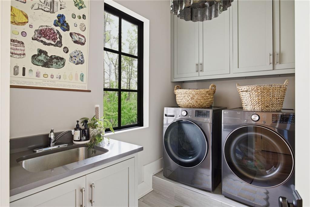 571 Overbrook Drive NW