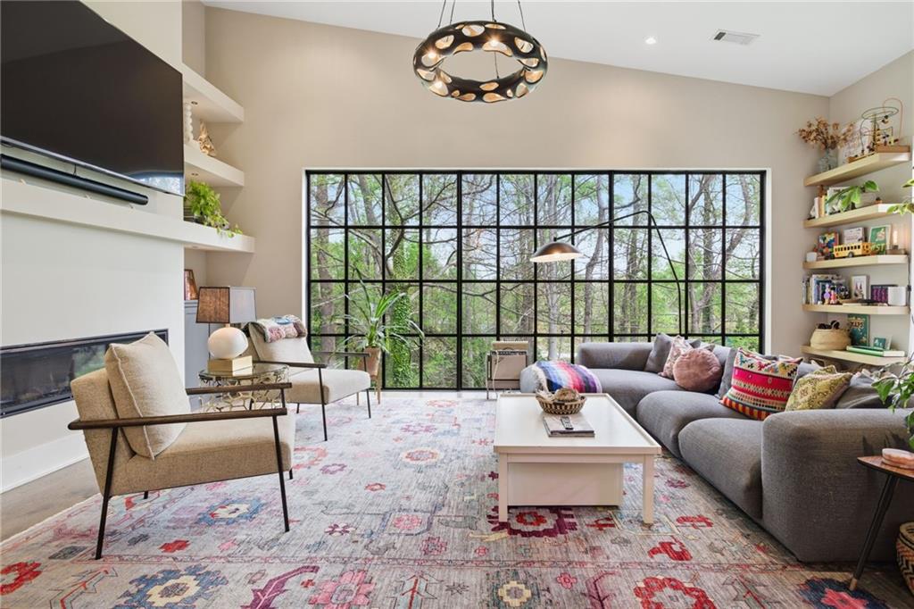 571 Overbrook Drive NW