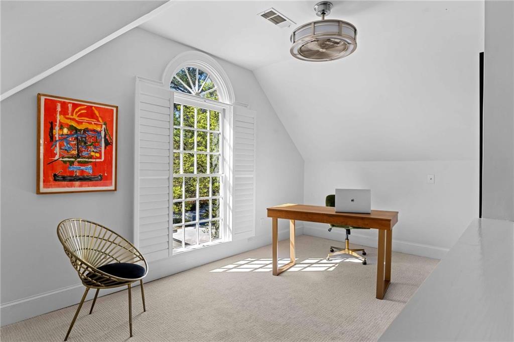 183 E Wesley Road NE