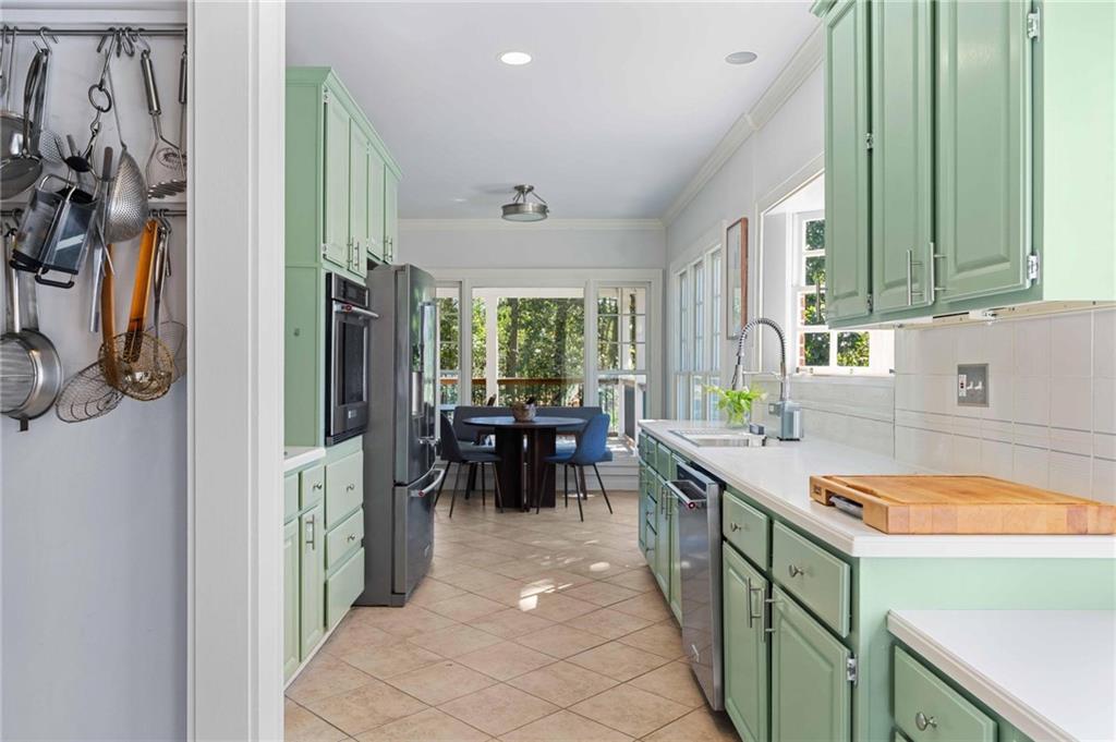 183 E Wesley Road NE