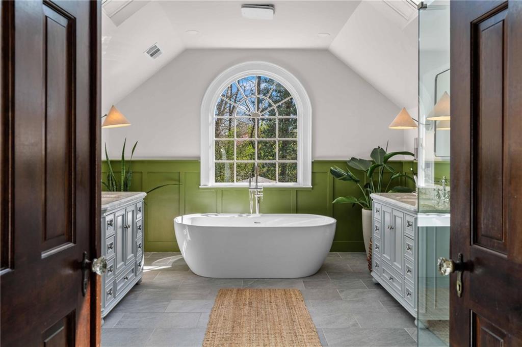 183 E Wesley Road NE