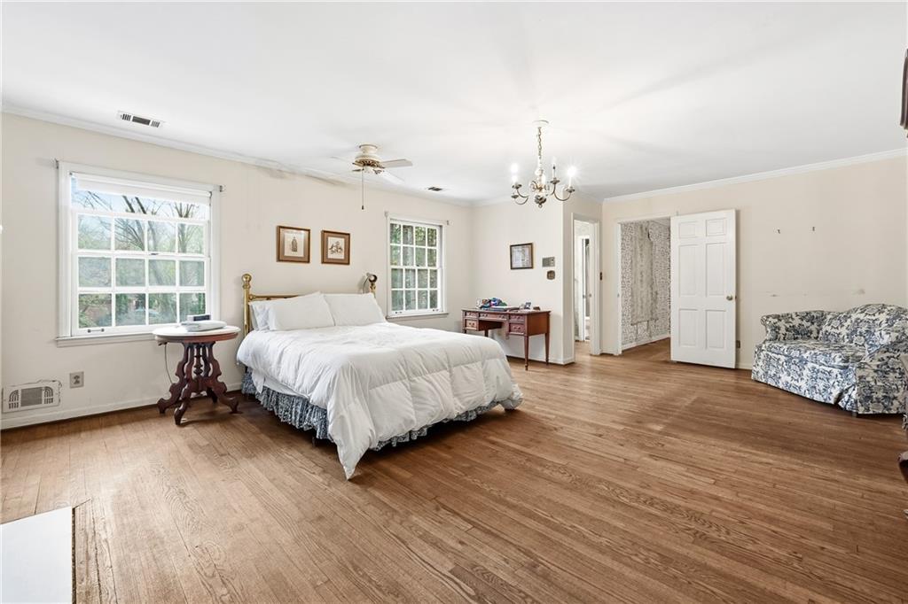 956 W Wesley Road NW