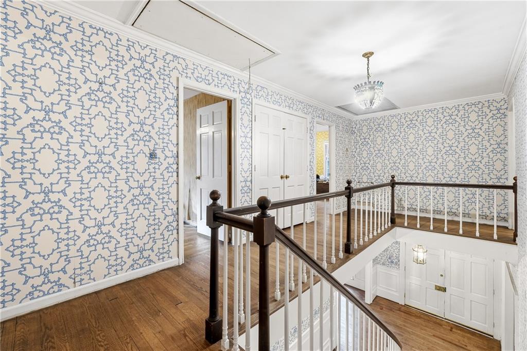 956 W Wesley Road NW