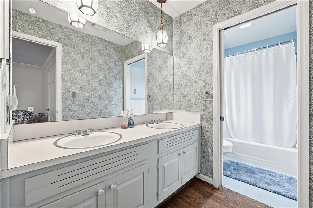 956 W Wesley Road NW