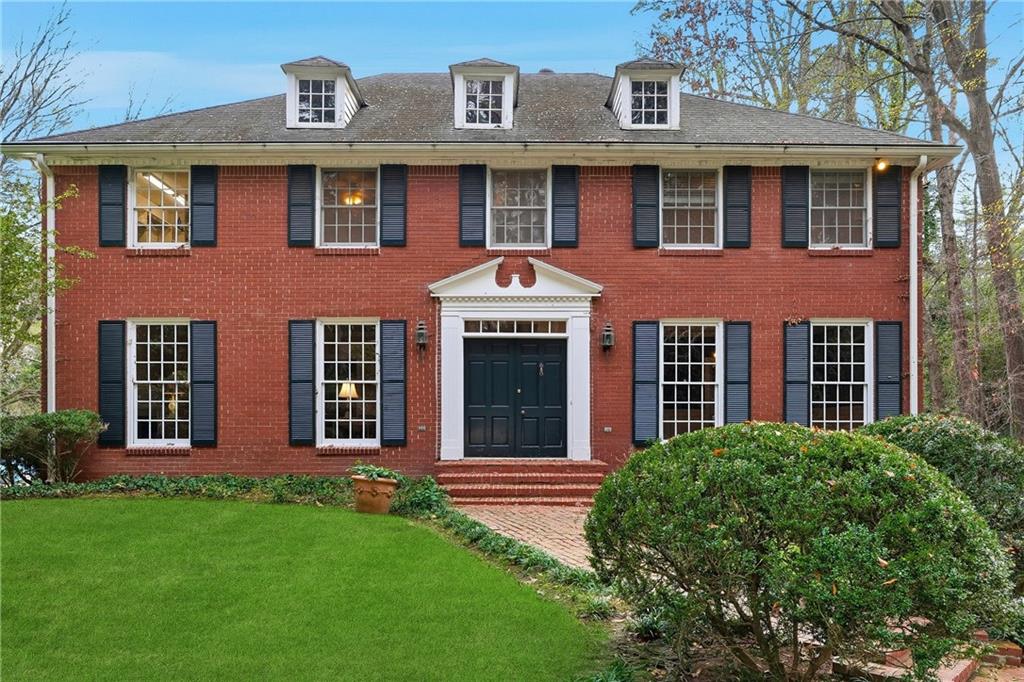 956 W Wesley Road NW