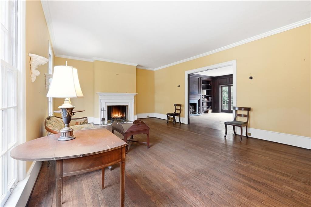 956 W Wesley Road NW