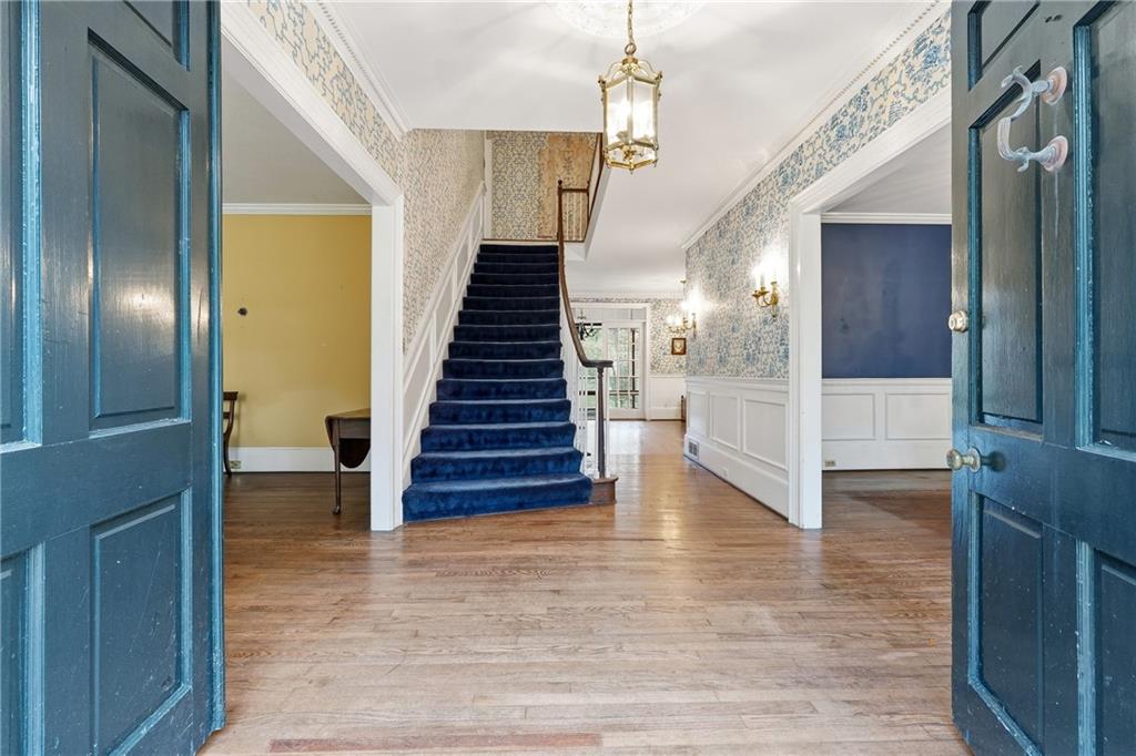 956 W Wesley Road NW