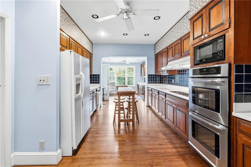 956 W Wesley Road NW