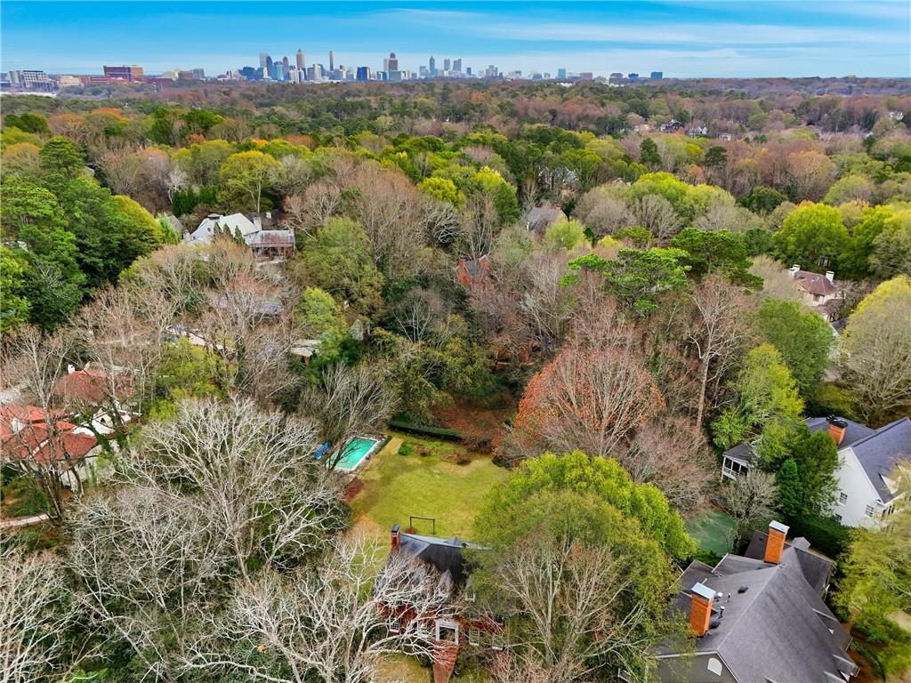 956 W Wesley Road NW